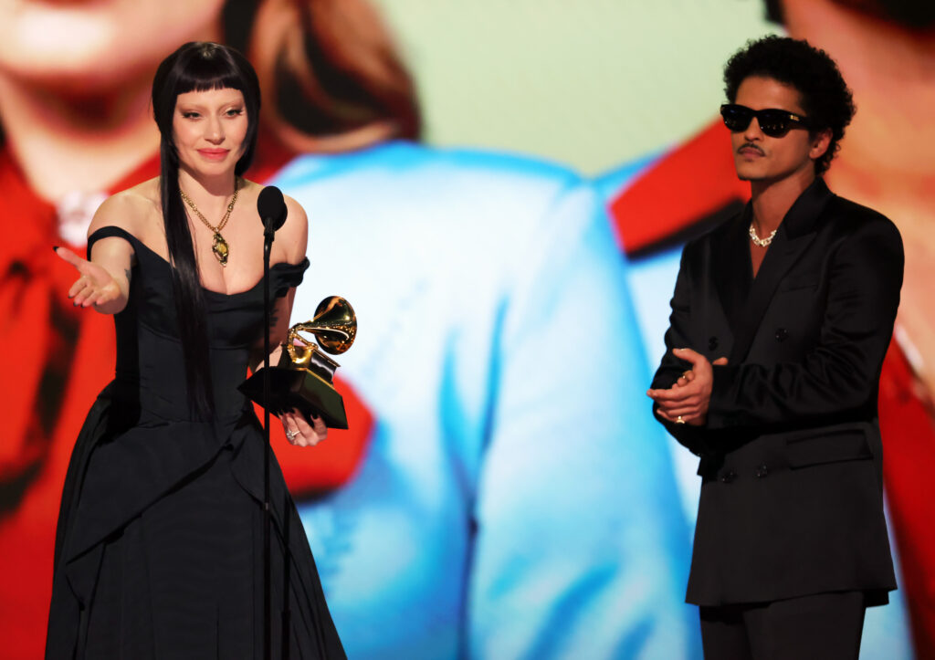 Lady Gaga & Bruno Mars Wins Best Pop Duo/Group