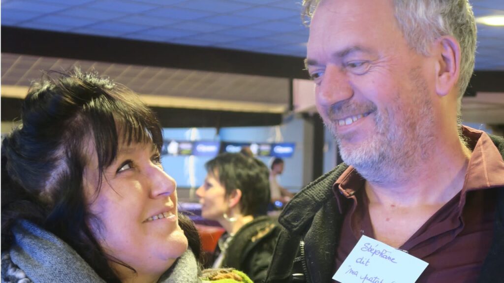 Nathalie et Stéphane vivent une histoire d’amour depuis trois ans. Ils la doivent beaucoup à Violette.