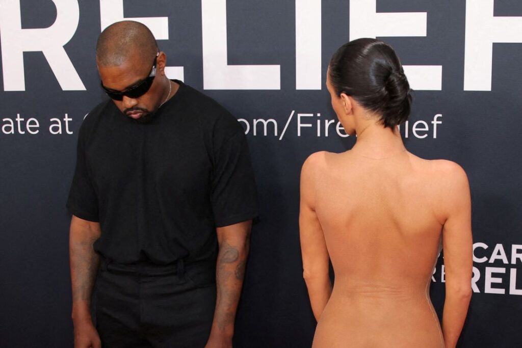 Ye's casual black T-shirt and trousers stood in stark contrast to Censori's nudity.